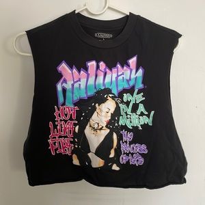 Black crop top. Aaliyah